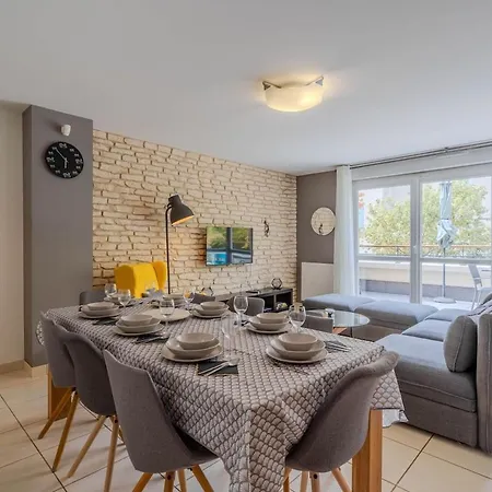 Superbe Maison 8p - A Proximite De Villa
